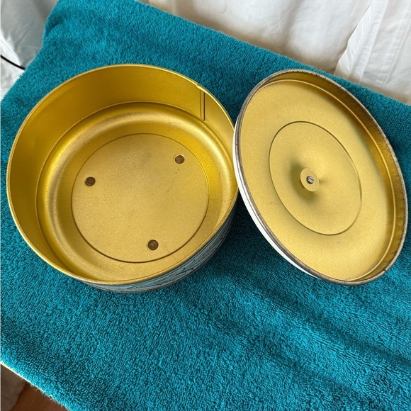 Vintage MCM Guildcraft Tin Container Round  New York USA ~ White w/ Gold Leaves - Picture 3 of 7